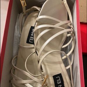 Van Eli Willow, sand pearl sandal, used